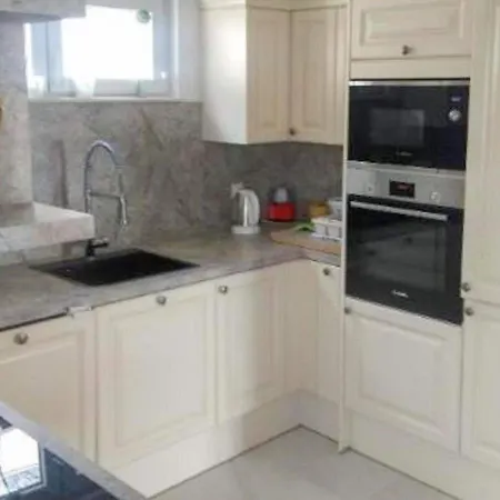 Appealing In With Shared Pool * Makarska