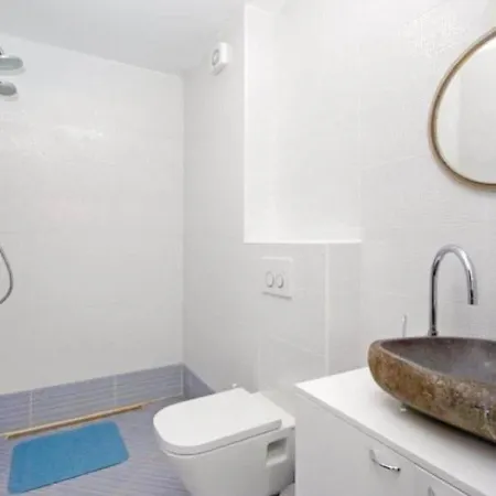Appealing In With Shared Pool * Makarska