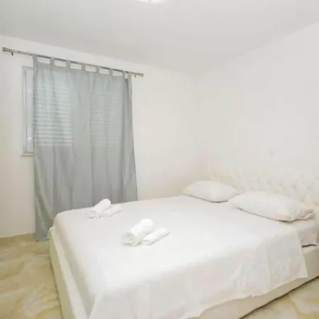 Appealing In With Shared Pool * Makarska